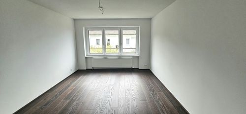 Geniessen Sie ein exklusives Wohnambiente mit einem Weitblick, der von der Stadt Zürich über den Zürichsee bis in die Ferne reicht!